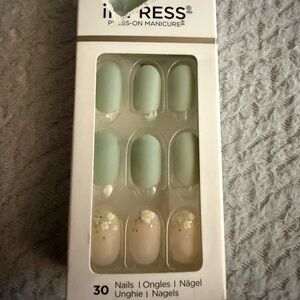 imPRESS Sage Green Floral Press-On Nails